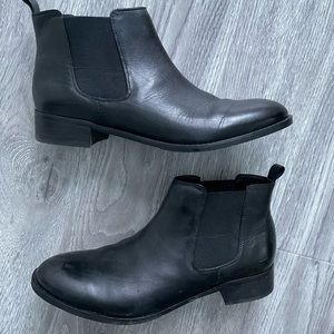 NWOT Clarks Chelsea Boots, 10